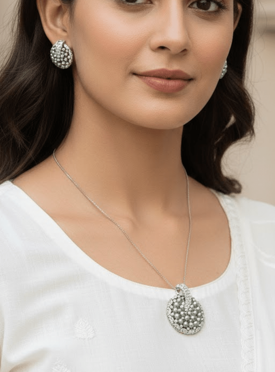 Pendant and earring set - Suramya