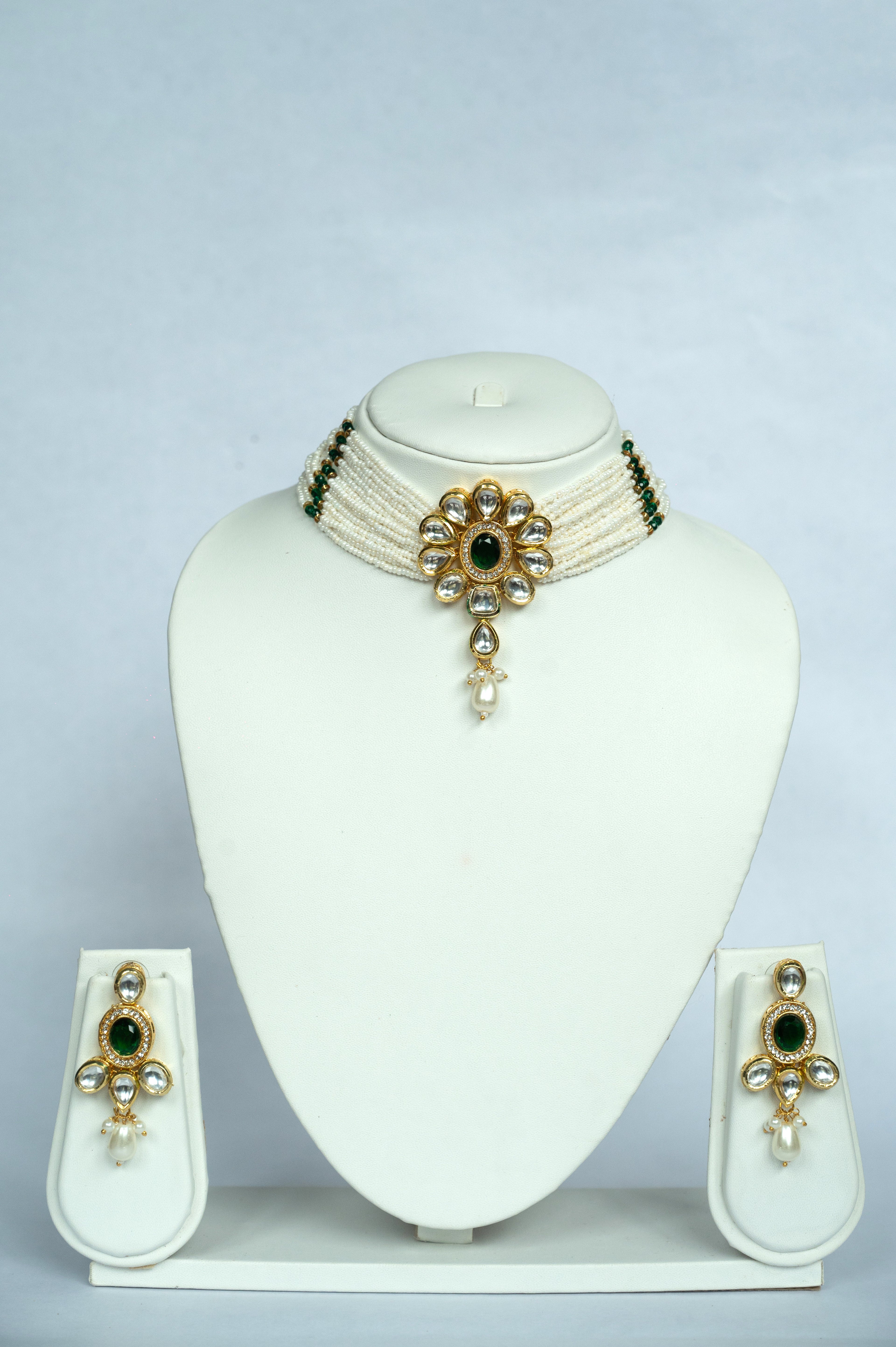 Meera Choker Set