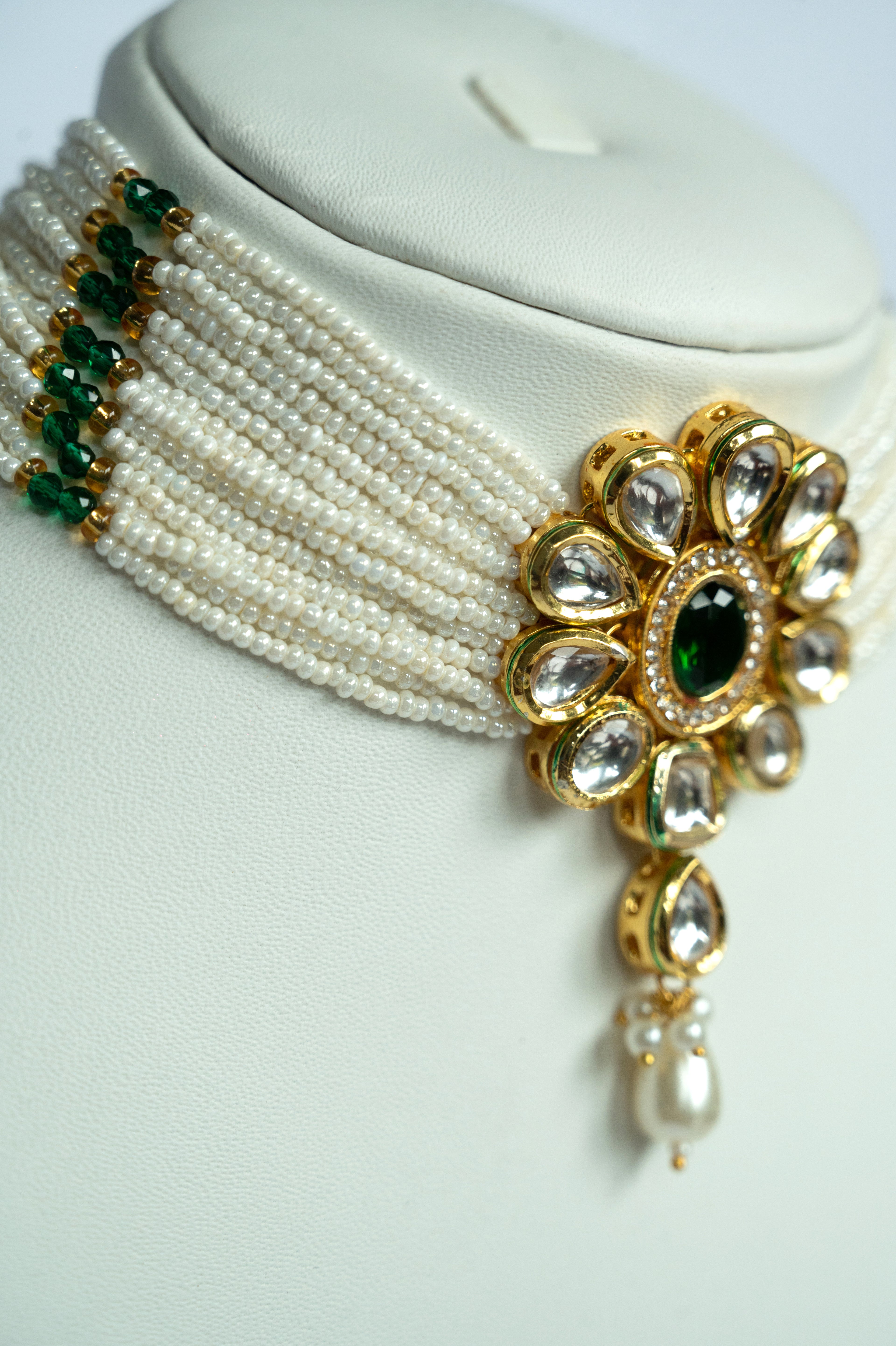 Meera Choker Set