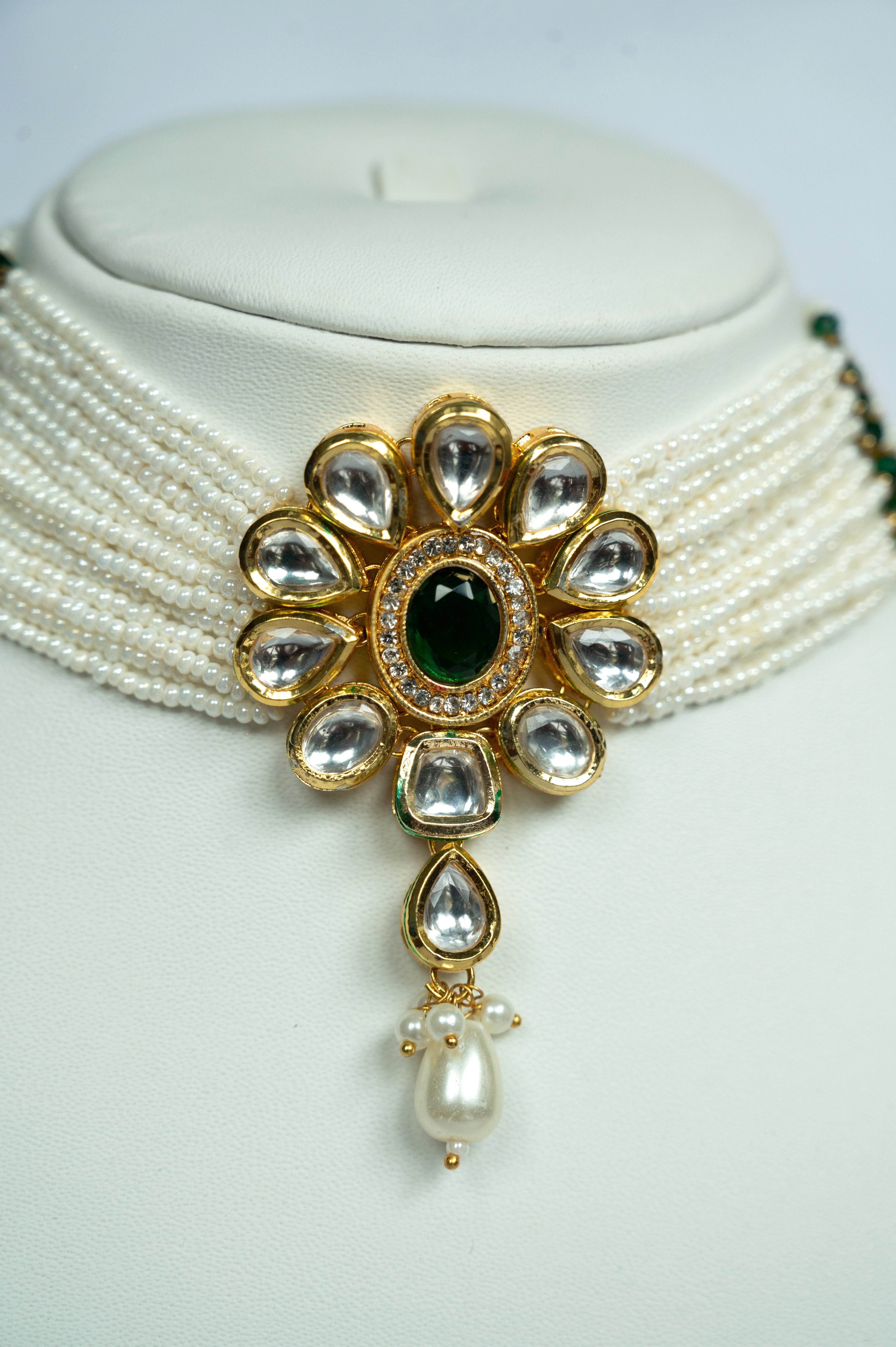 Meera Choker Set