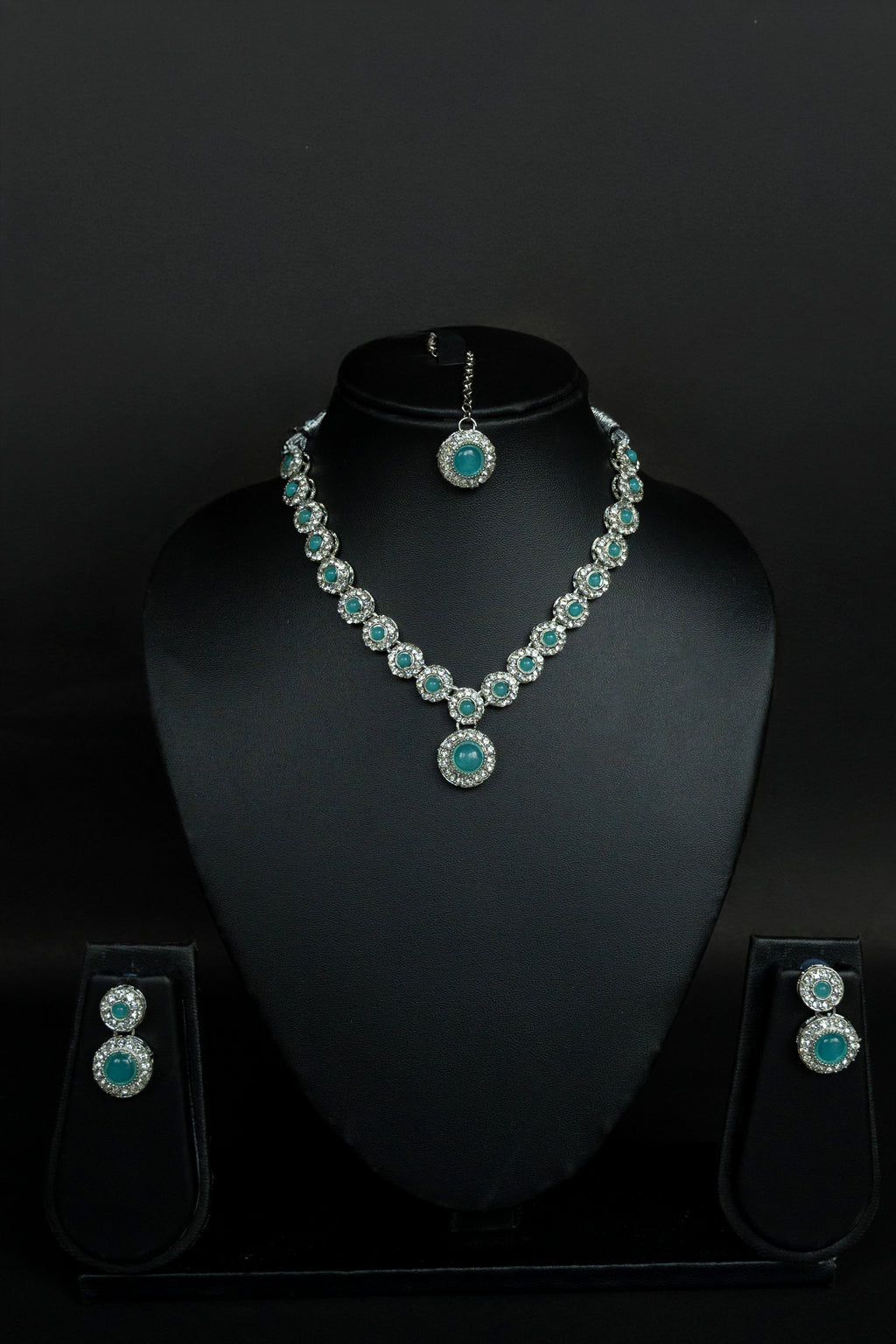 Starlit Emerald Glow Necklace Set – Bridal Collection
