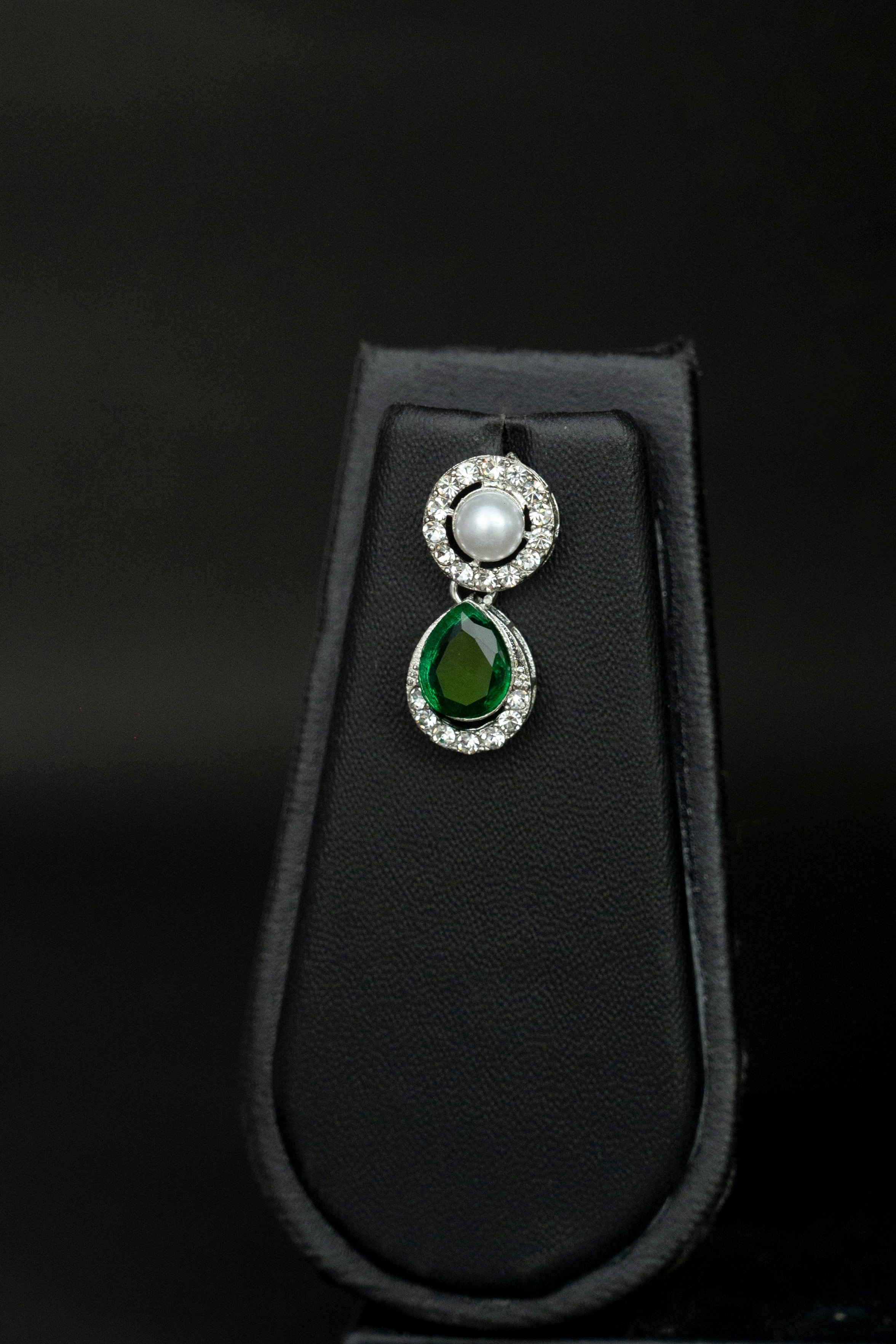 Timeless Charm Emerald & Pearl Necklace Set