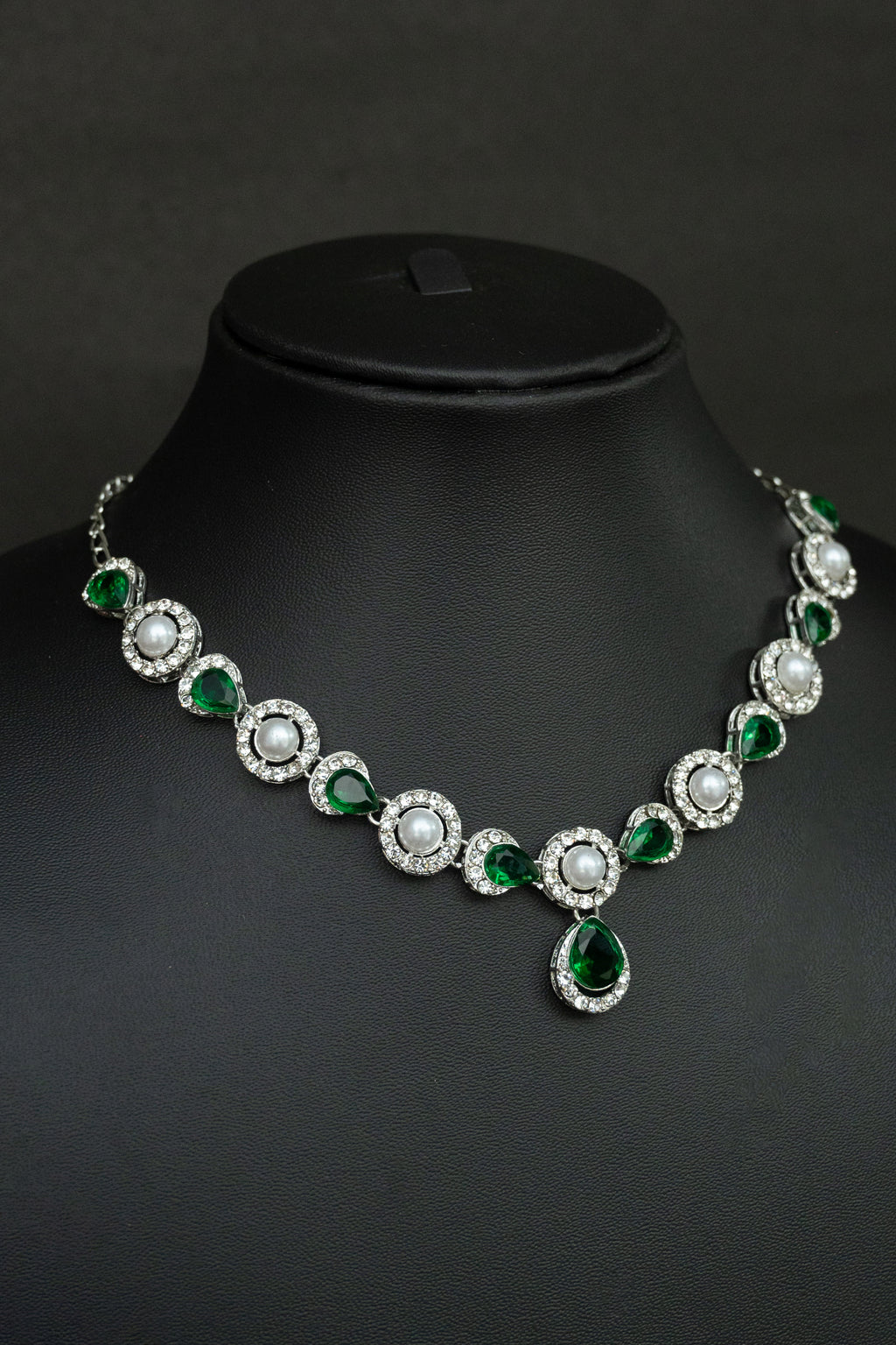 Timeless Charm Emerald & Pearl Necklace Set