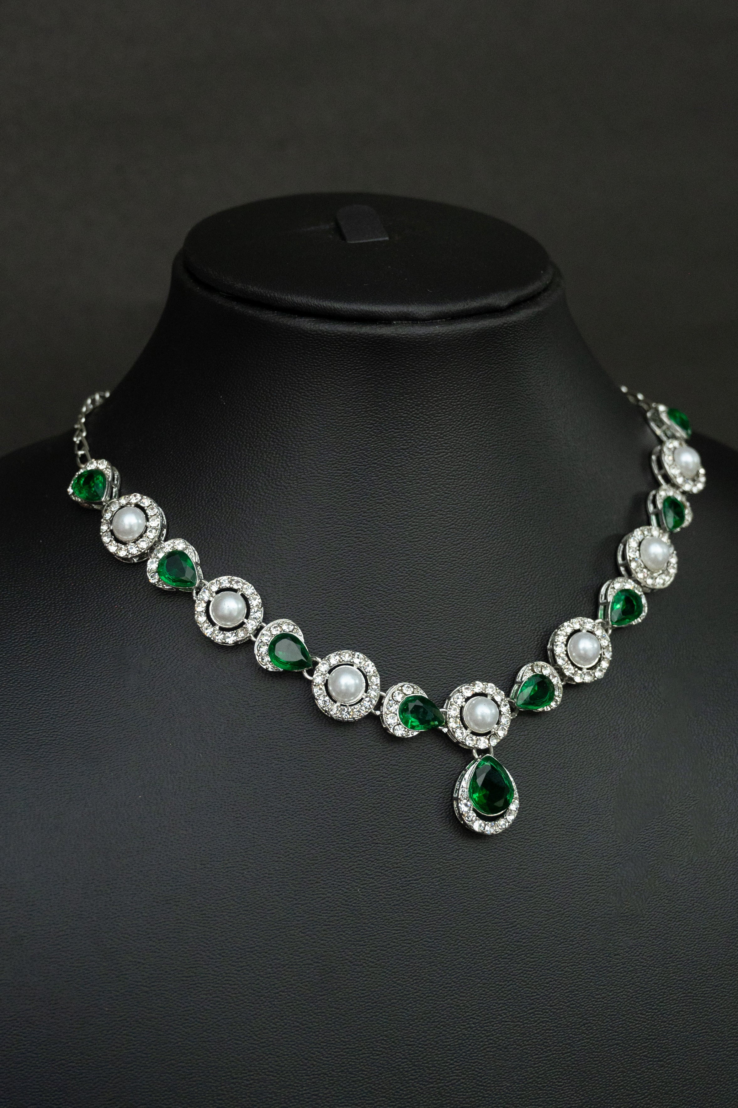 Timeless Charm Emerald & Pearl Necklace Set