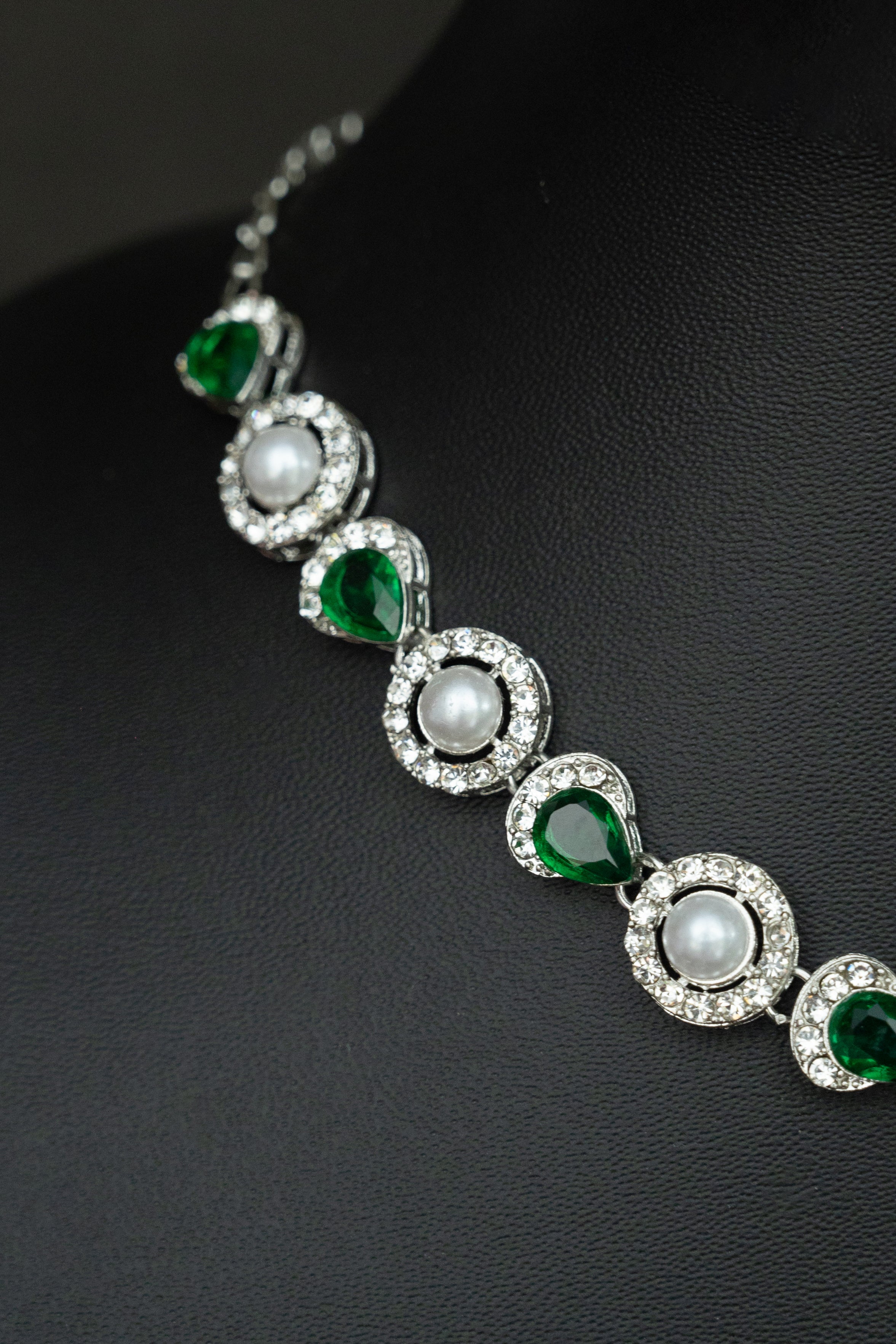 Timeless Charm Emerald & Pearl Necklace Set