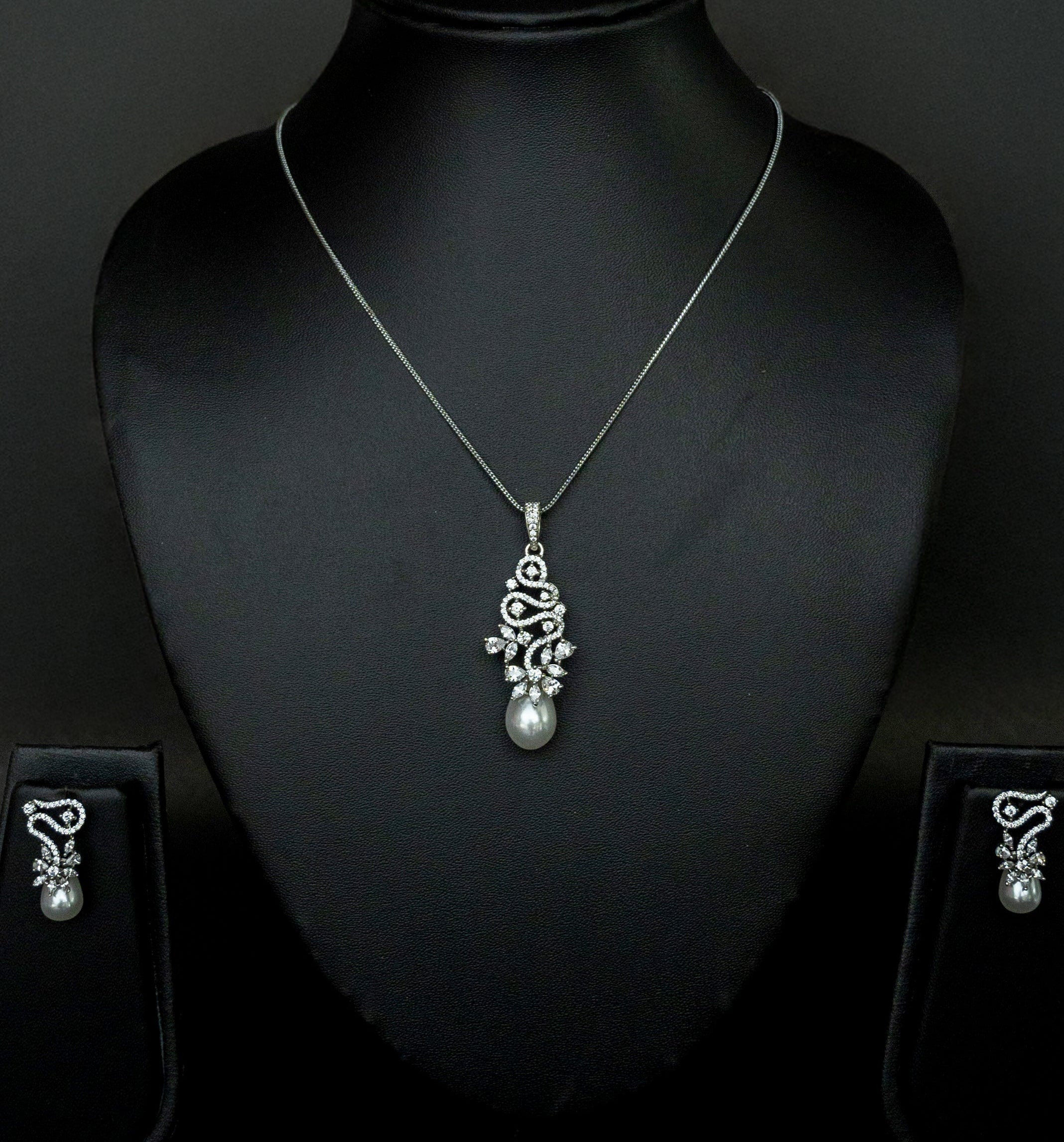 Eternal Glow Pendant Set