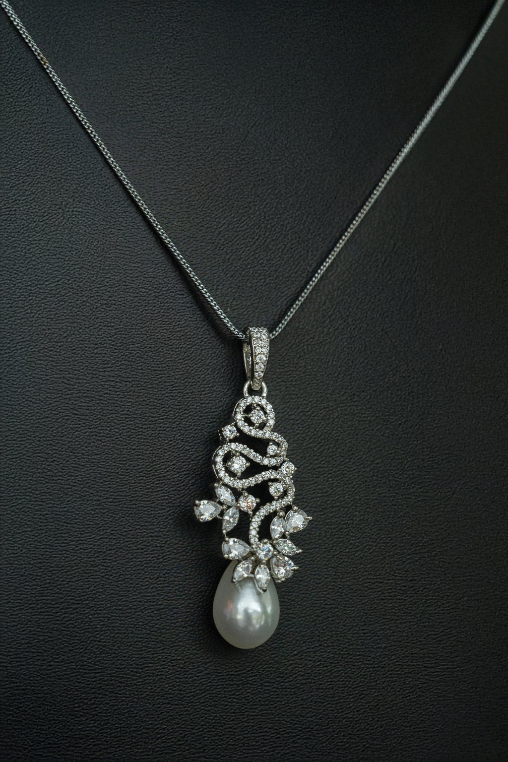 Eternal Glow Pendant Set