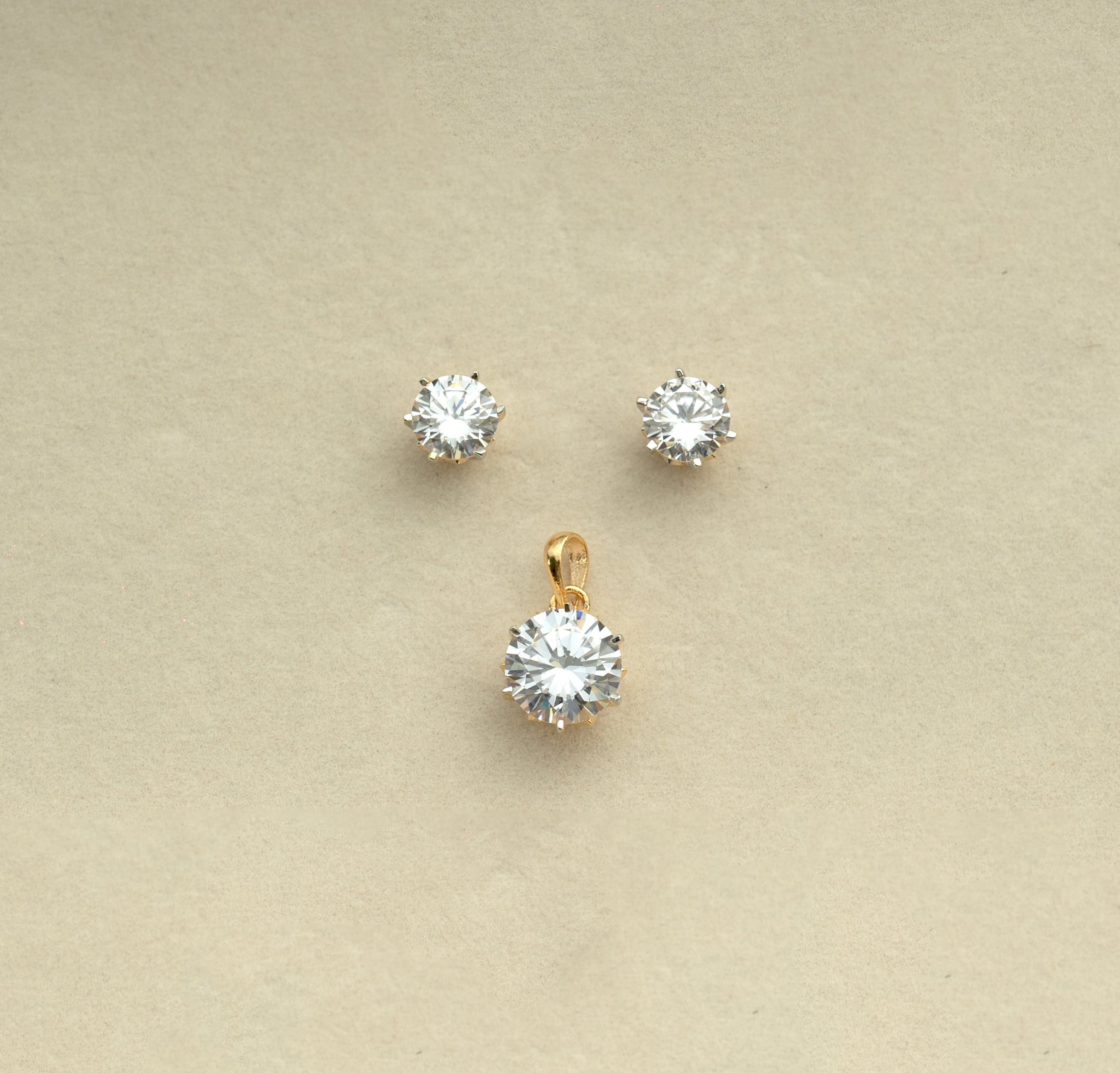Luxe Solitaire Pendant Set