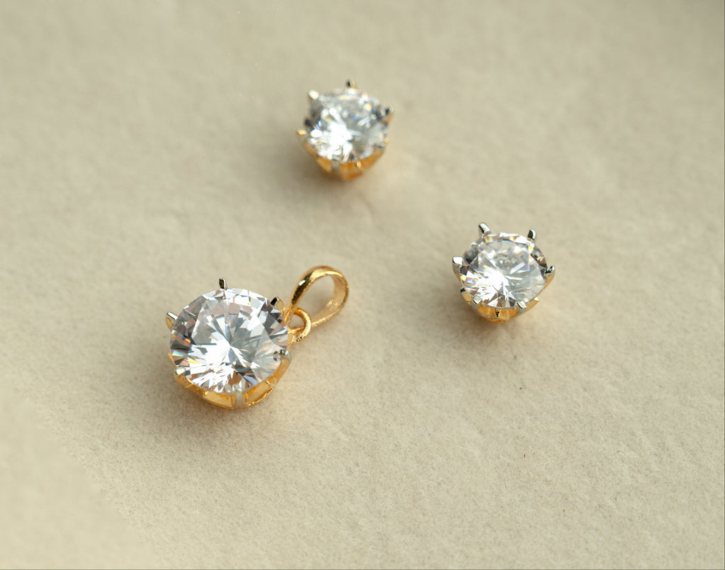 Luxe Solitaire Pendant Set