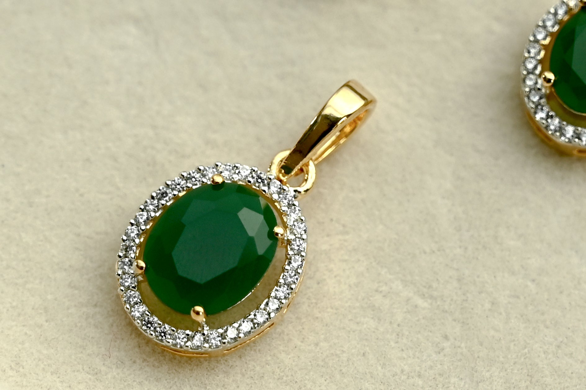 Green Aura Pendant Set