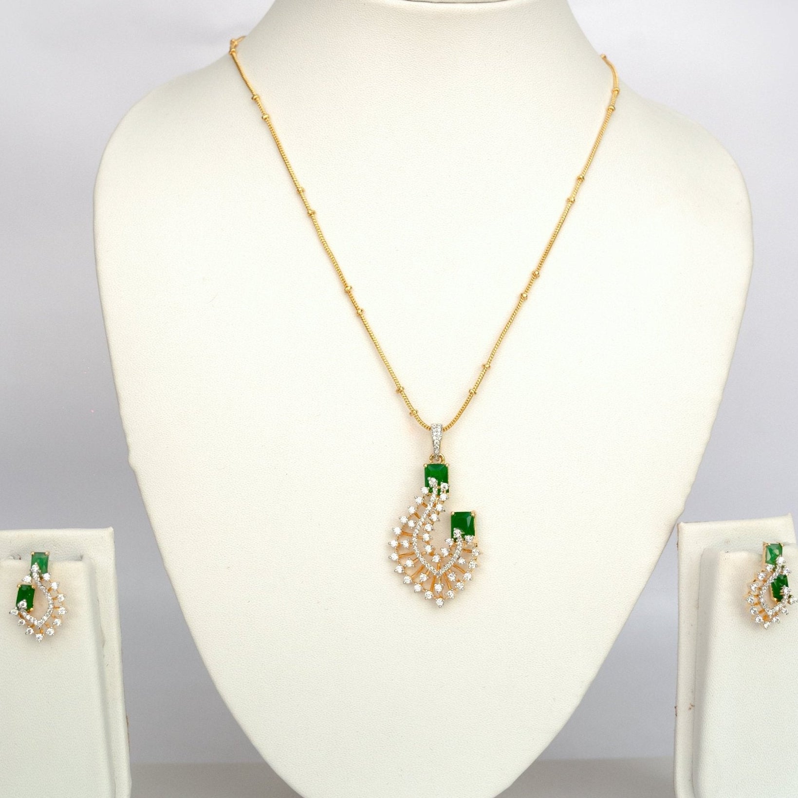 Emerald Grace Pendant Set - Suramya