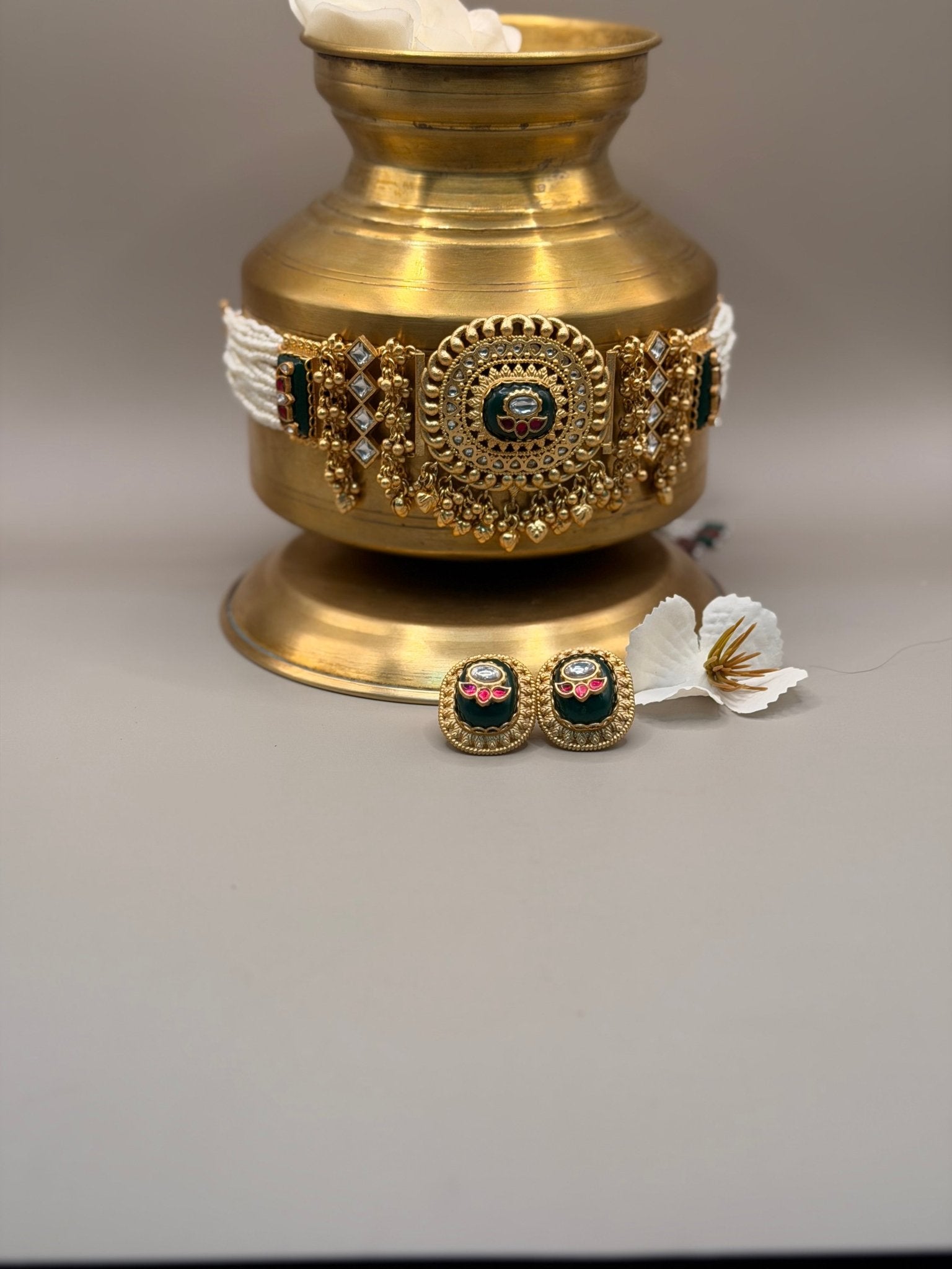 Emerald Green Kundan Ghunghroo Pearl Choker Set - Suramya