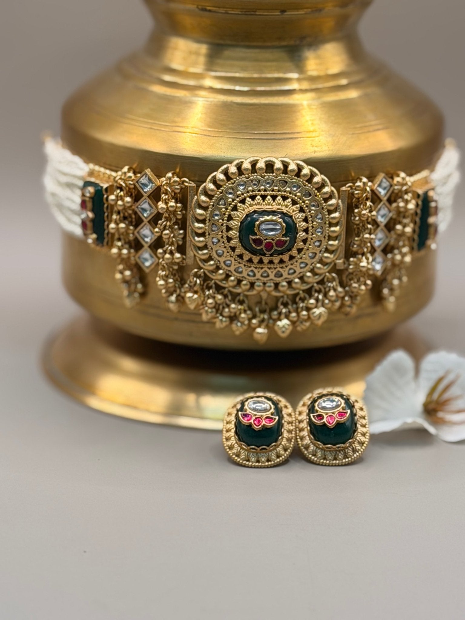 Emerald Green Kundan Ghunghroo Pearl Choker Set - Suramya