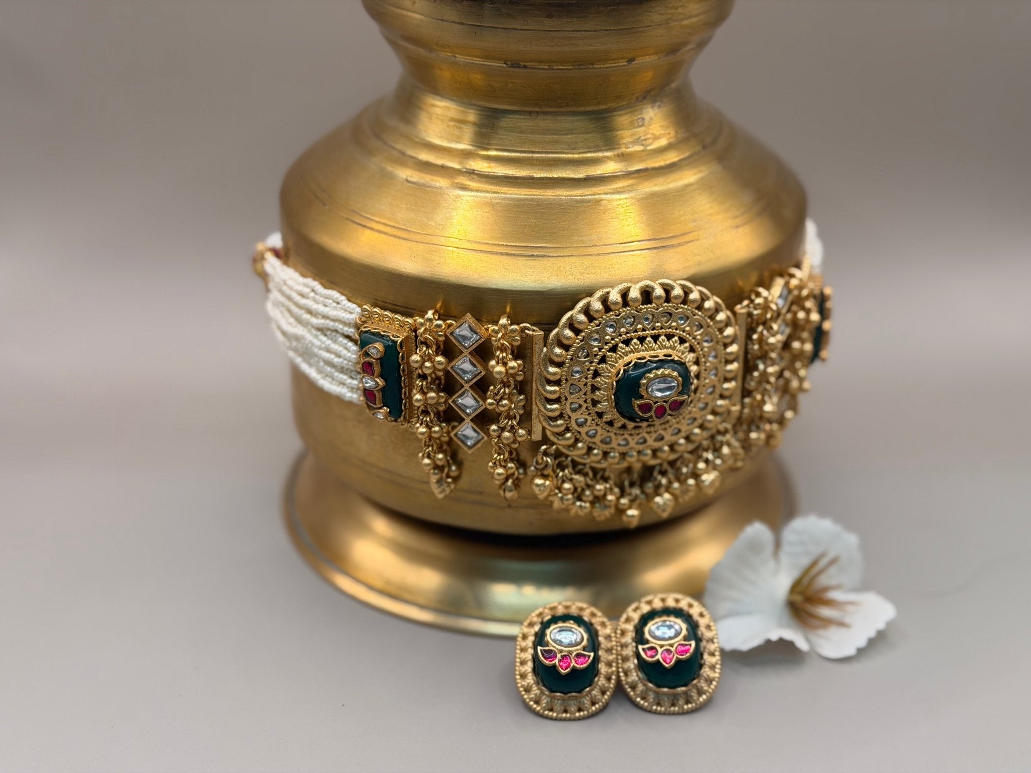Emerald Green Kundan Ghunghroo Pearl Choker Set - Suramya