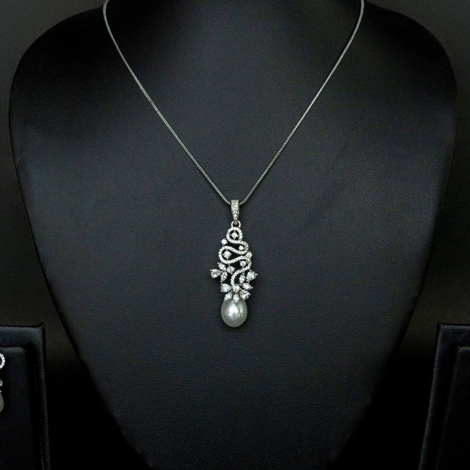 Eternal Glow Pendant Set - Suramya
