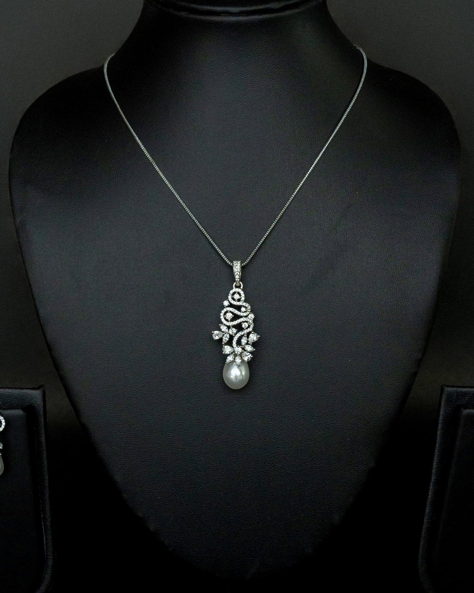 Eternal Glow Pendant Set - Suramya