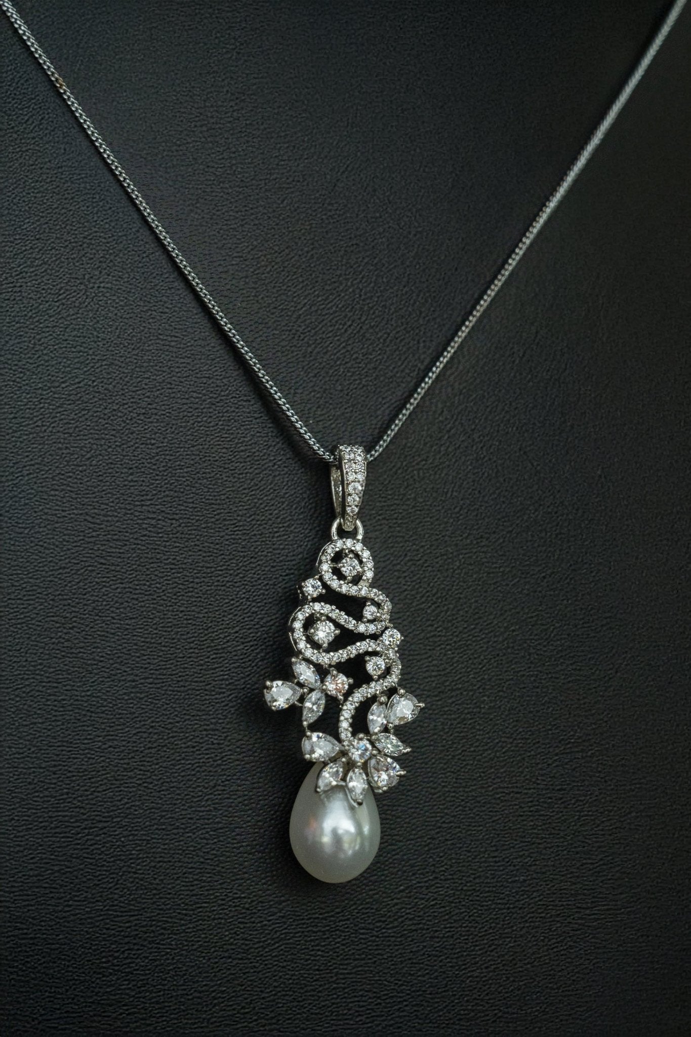 Eternal Glow Pendant Set - Suramya