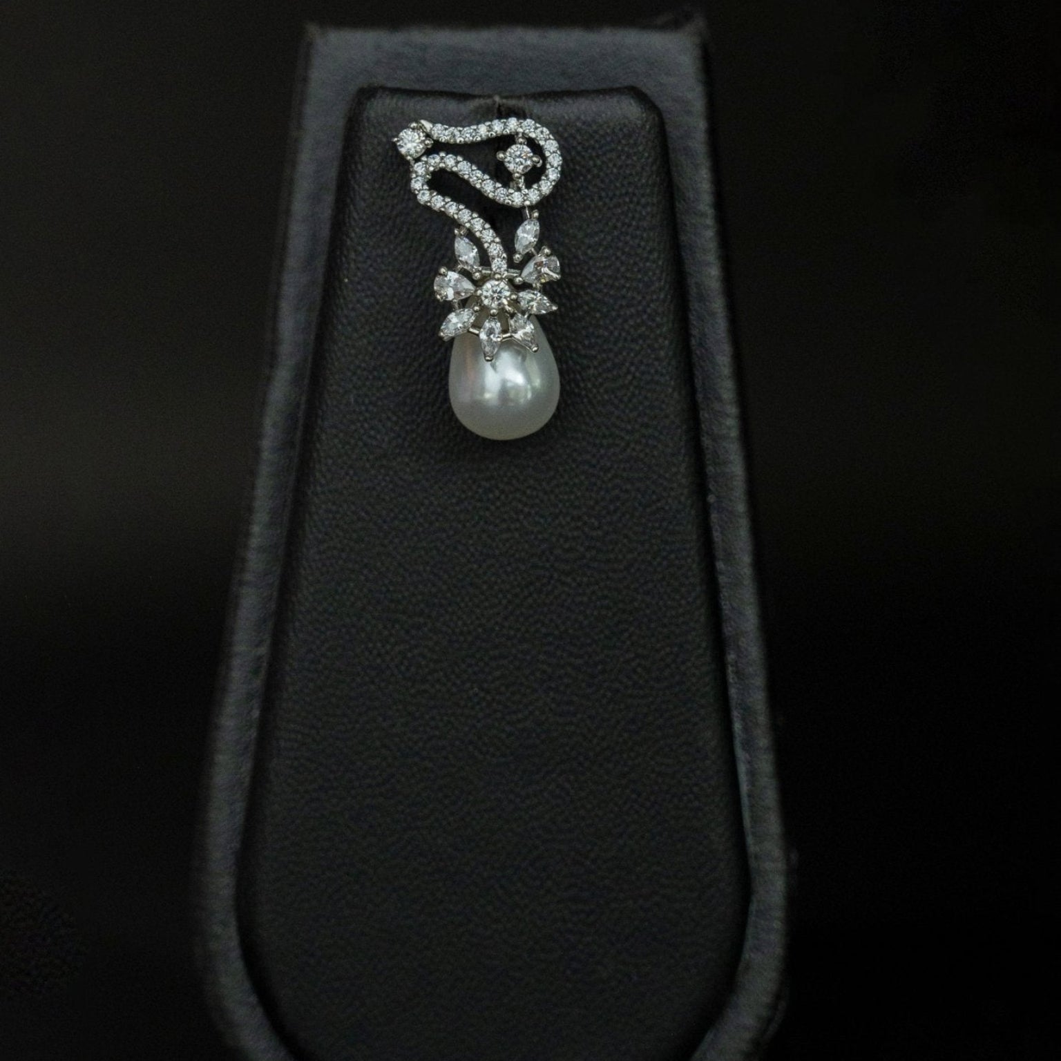 Eternal Glow Pendant Set - Suramya