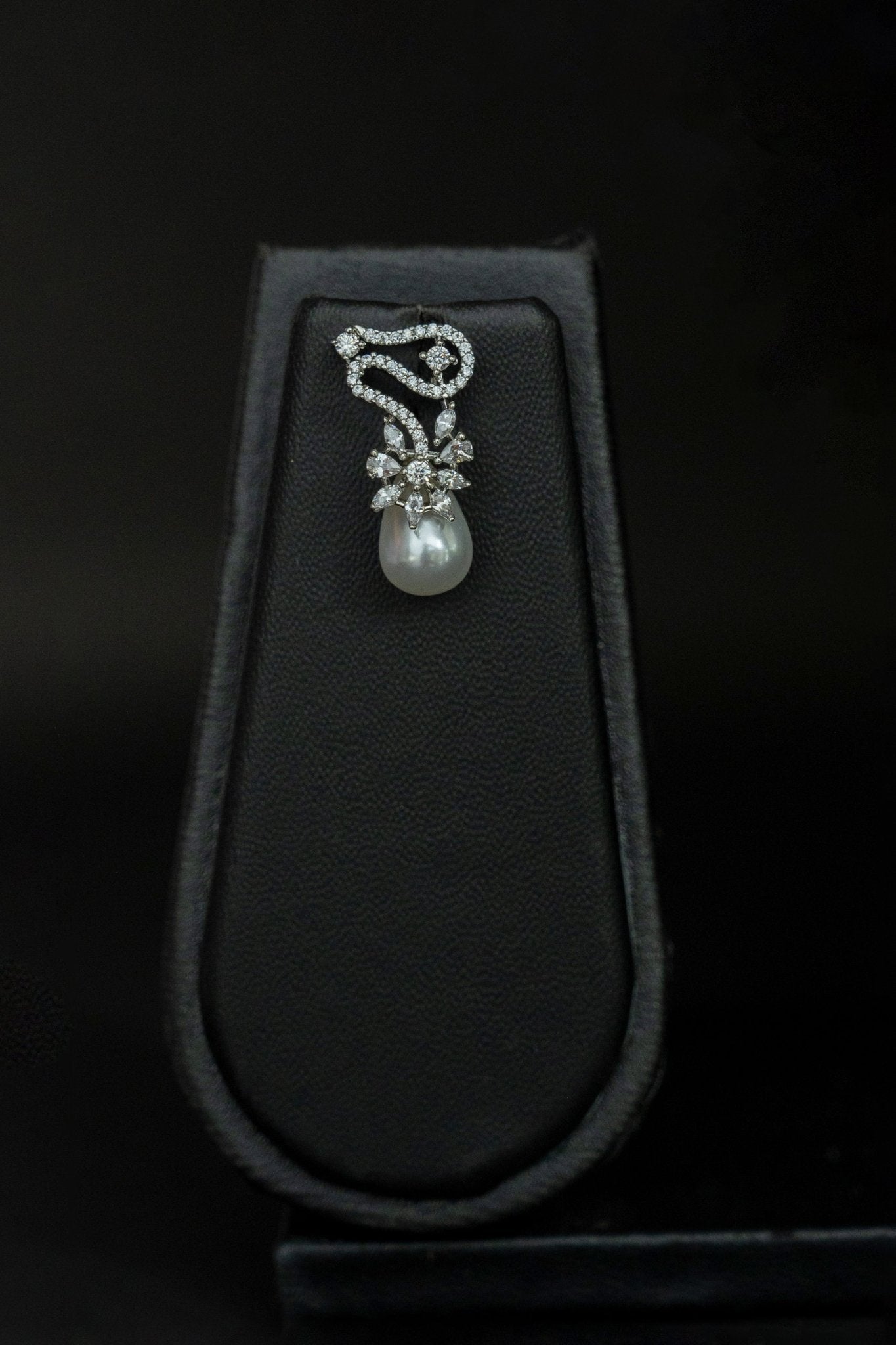 Eternal Glow Pendant Set - Suramya