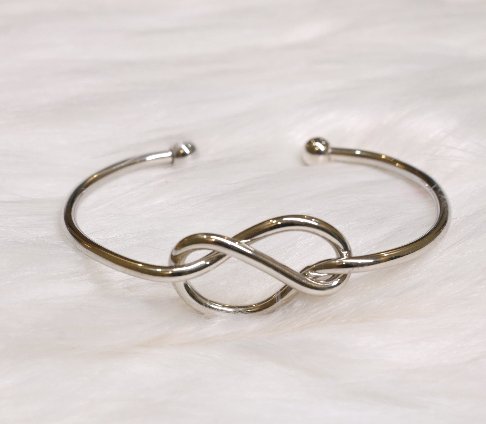 Eternal Knot Bracelet - Suramya