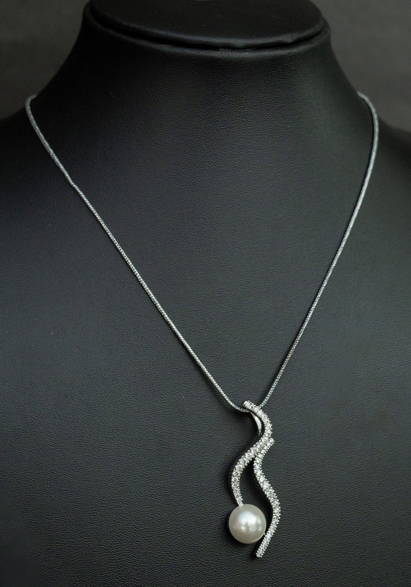 Ethereal Wave Pendant Set - Suramya
