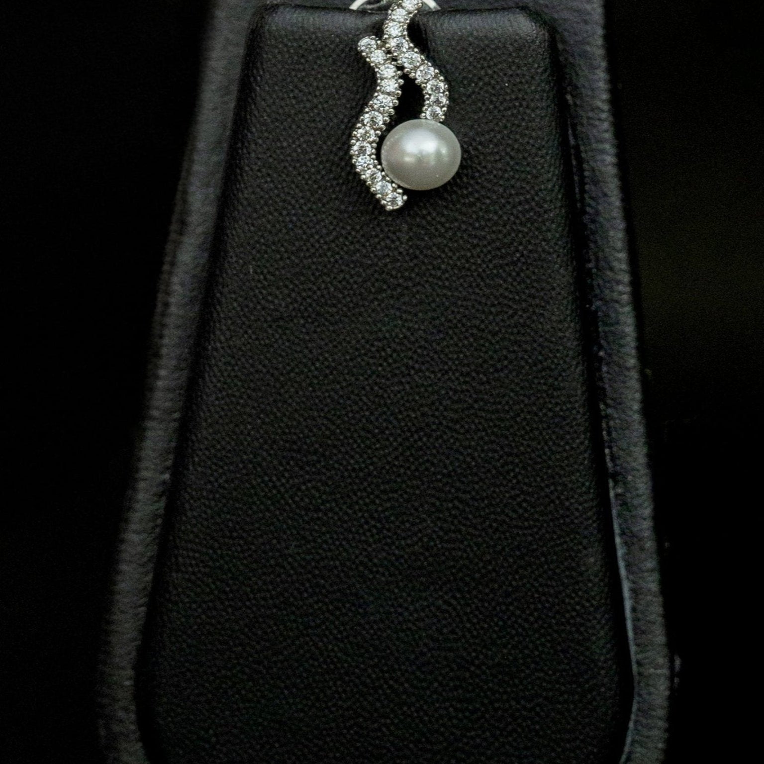 Ethereal Wave Pendant Set - Suramya