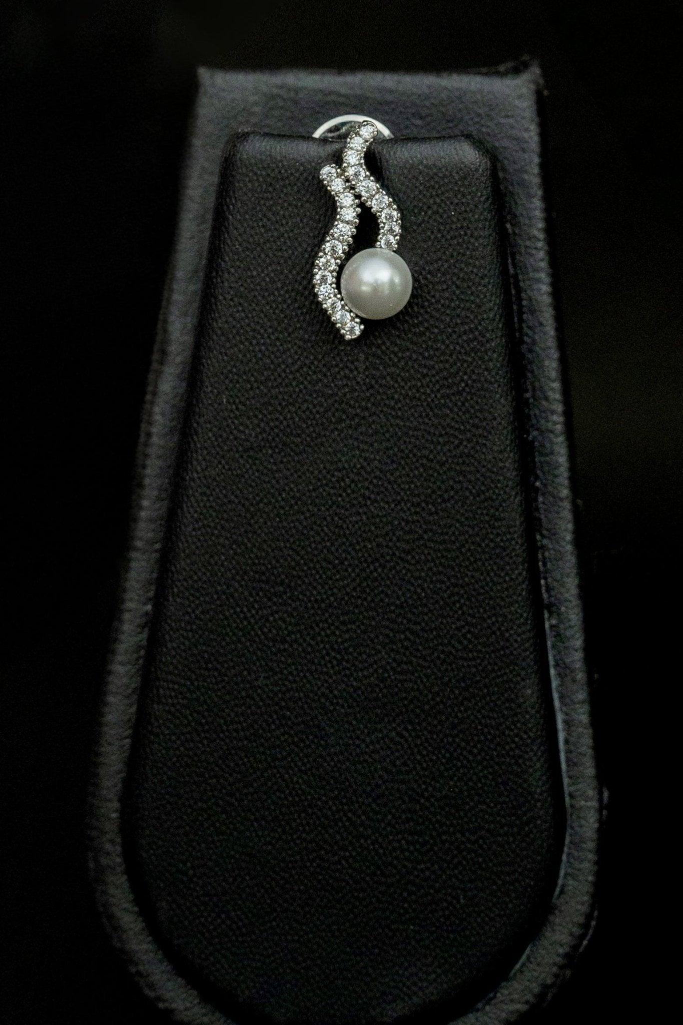 Ethereal Wave Pendant Set - Suramya