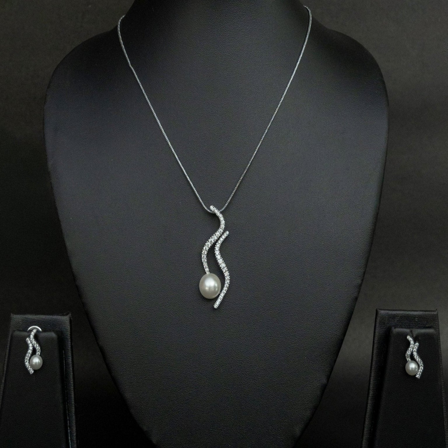 Ethereal Wave Pendant Set - Suramya