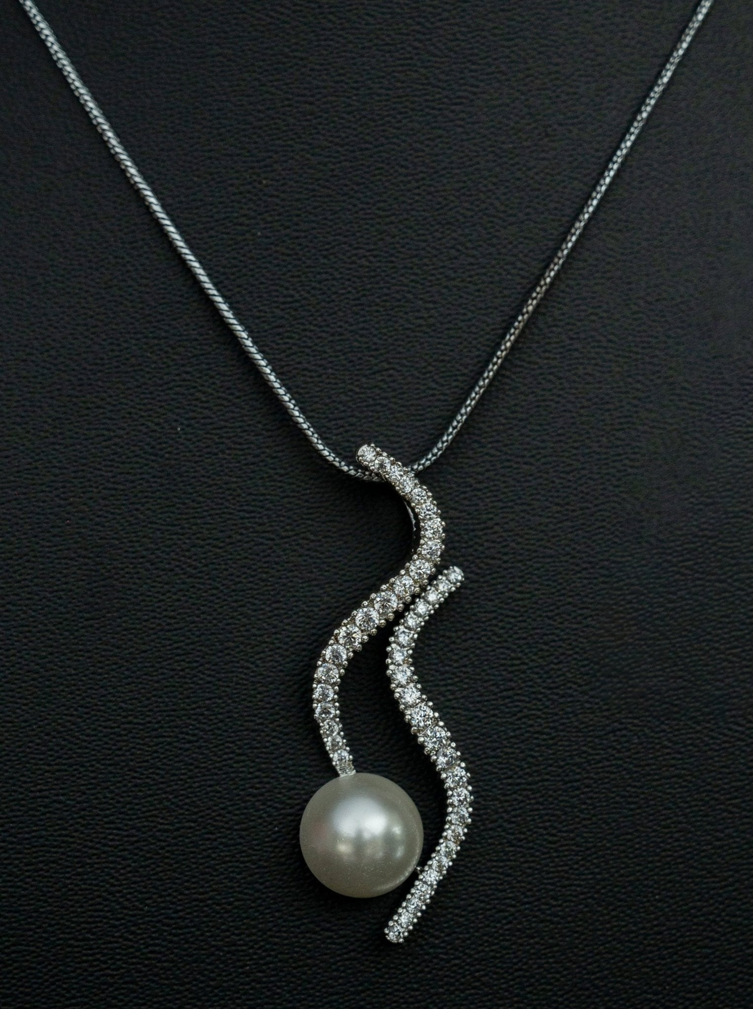 Ethereal Wave Pendant Set - Suramya