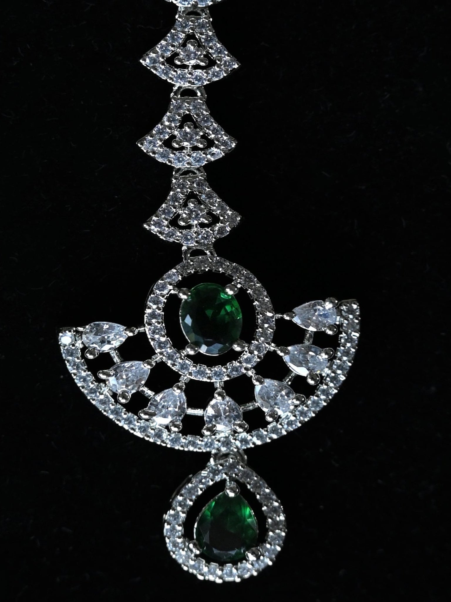 Majestic Dew Drop Tikka - Suramya