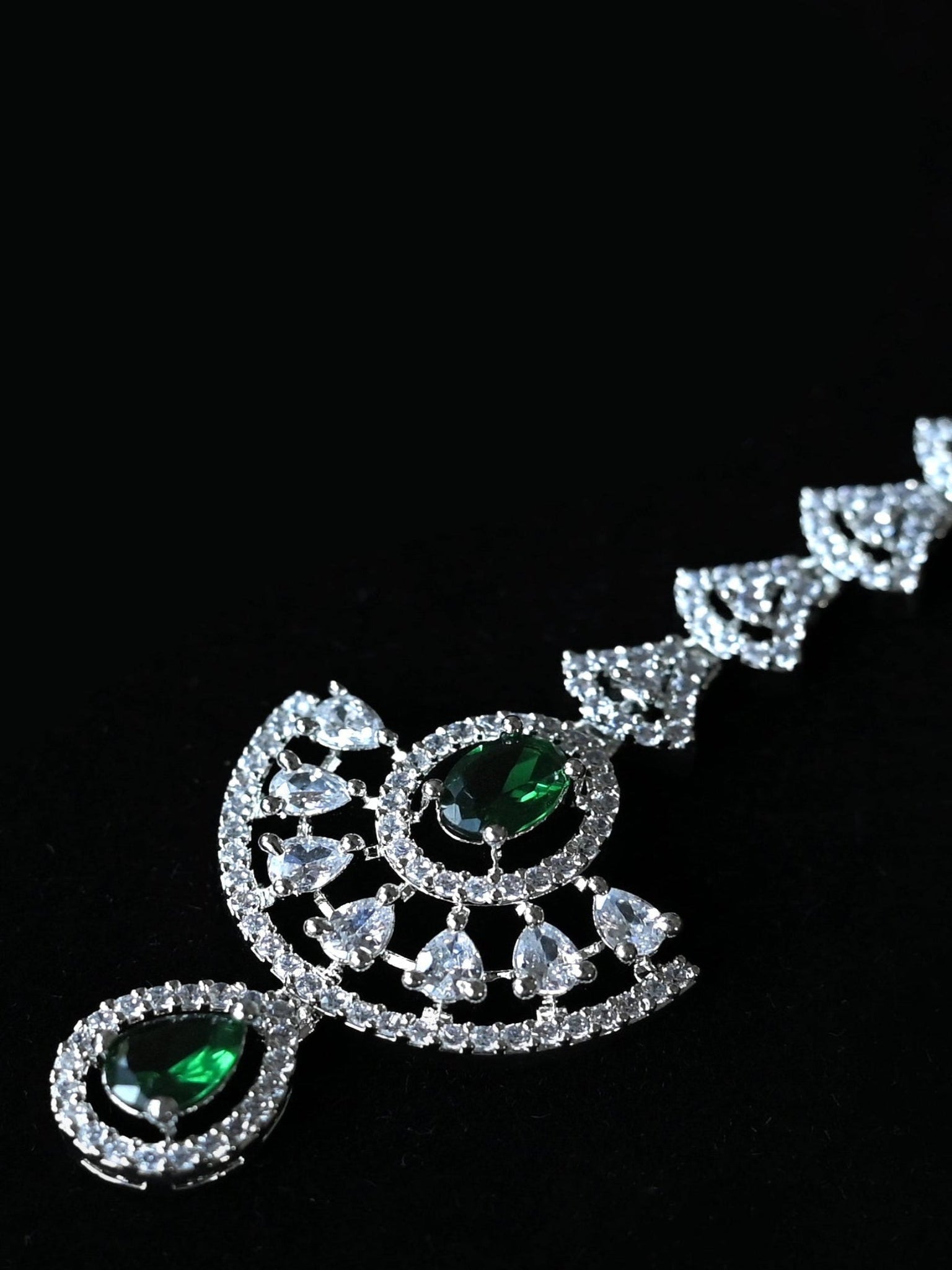 Majestic Dew Drop Tikka - Suramya