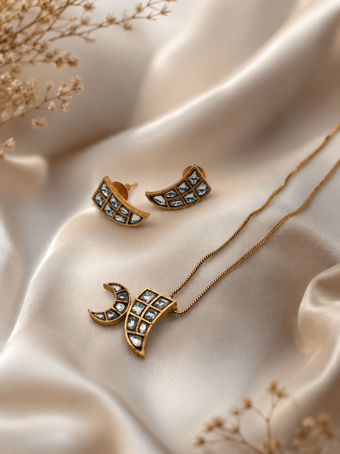 Moonlit Dagger Kundan Pendant Set - Suramya Designs
