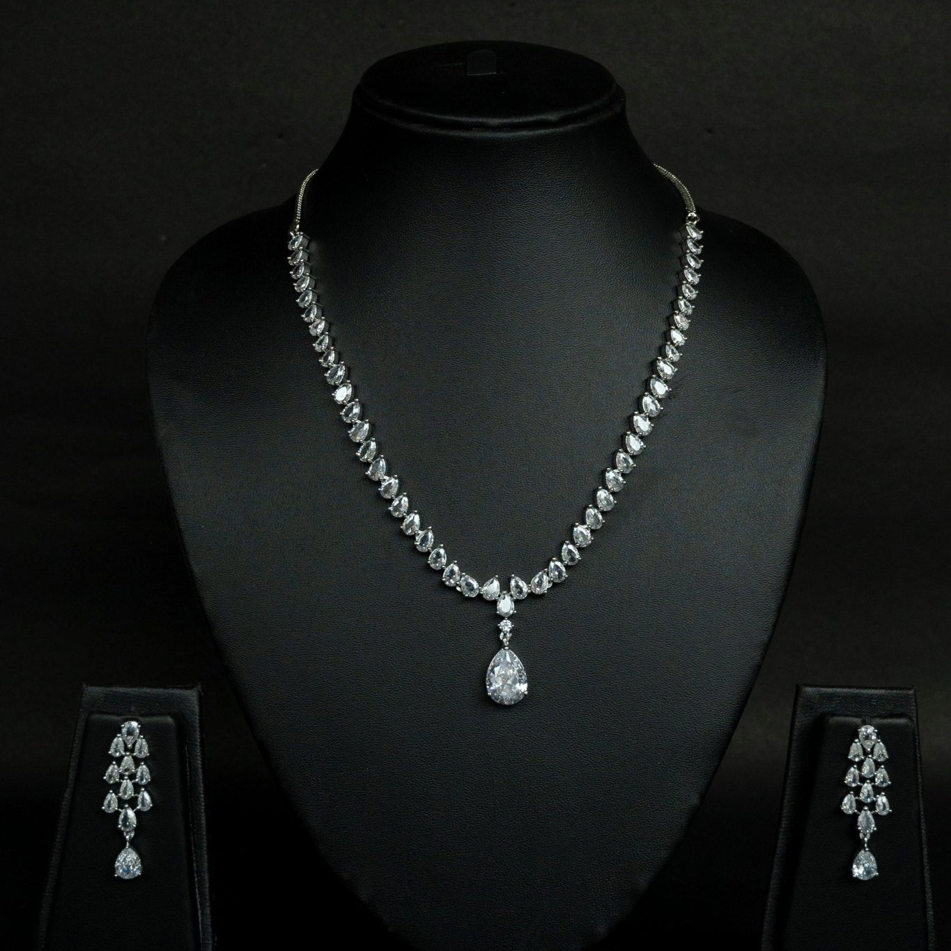 Queen K Diamond Necklace Set - Suramya